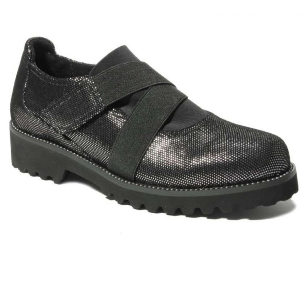 NWT Vaneli slip on shoe